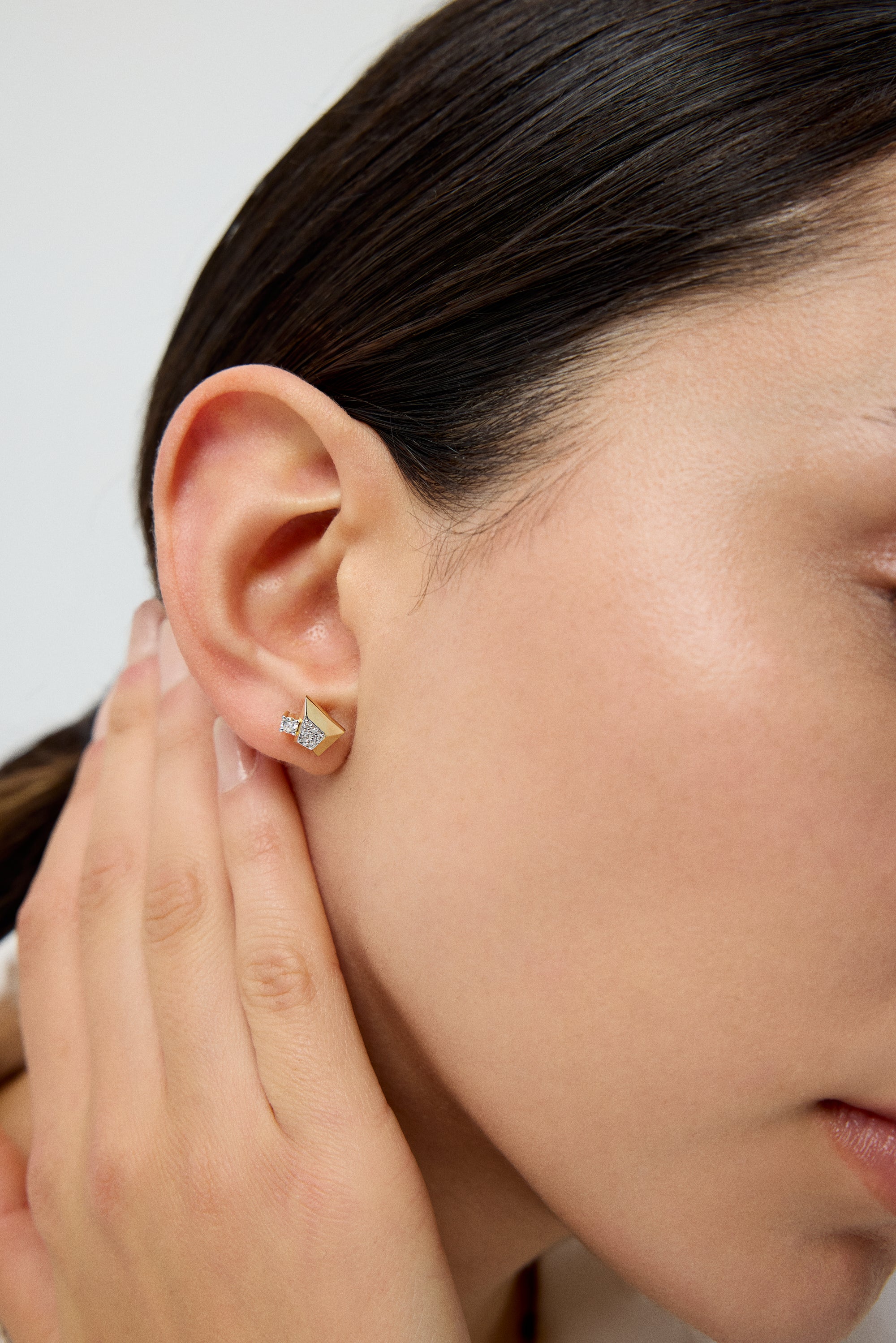 PIVOT STUD-2